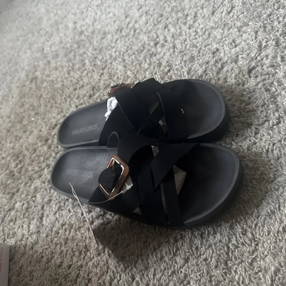MUK LUKS NWT Women’s Black Slides With Buckle Size 8